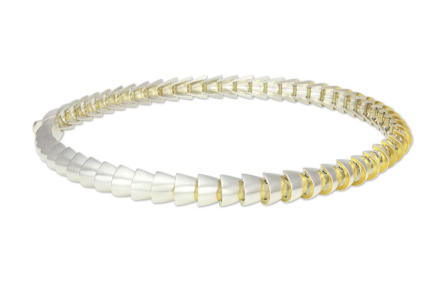 Perspective view of  Iteration Necklace, designed & made by Irmgard Frauscher.